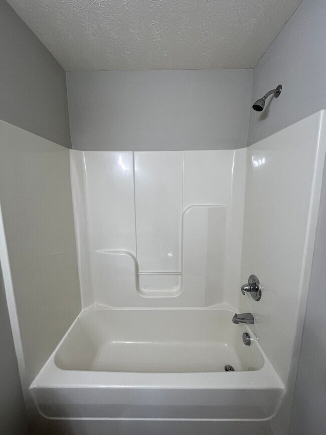 Building Photo - HALF OFF ONE MONTH AT UPPER STONE!