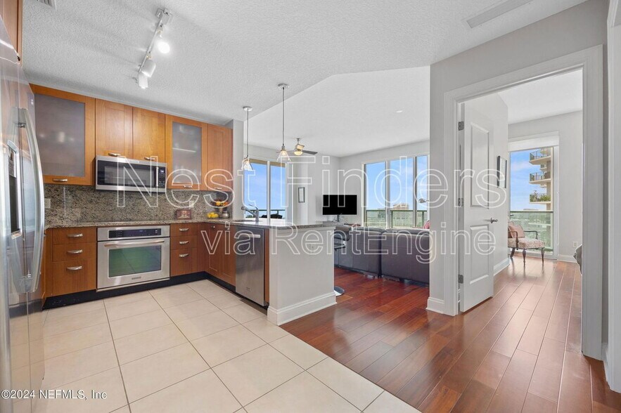 Building Photo - 1431 Riverplace Blvd