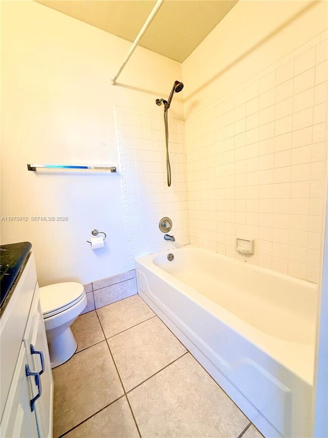 Building Photo - 2533 NE 15th St