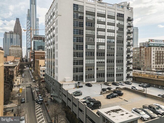 Building Photo - 2200-28 Arch St