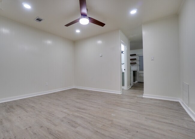 Building Photo - 2696 W View St