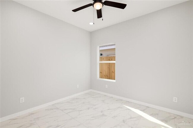 Building Photo - 1007 N Woodson Ave