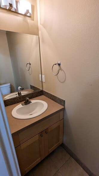 Building Photo - 10425 NE 5th Cir