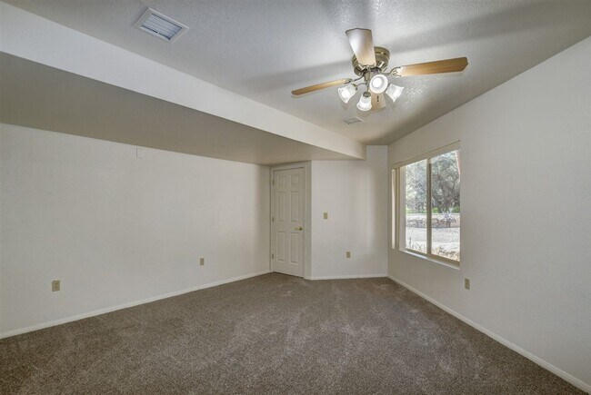 Building Photo - Beautiful home in the Mountain Club!