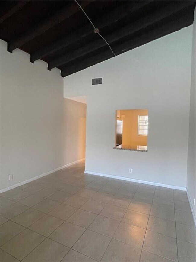 Building Photo - 5420-5422 SW 25th Ave