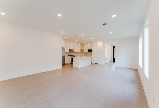 Building Photo - 6671 Iron Clover Dr