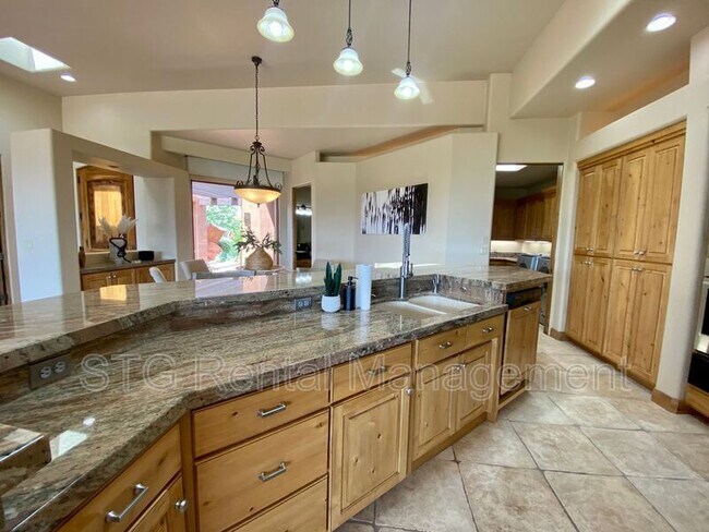 Building Photo - 2336 2336 W Entrada Trail