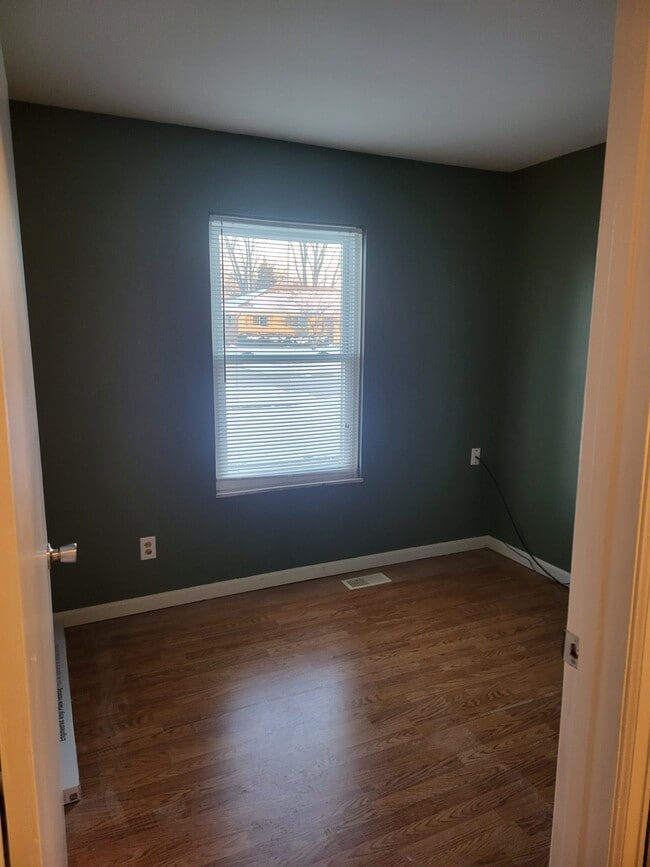 Bedroom - 1777 Parkway Dr S