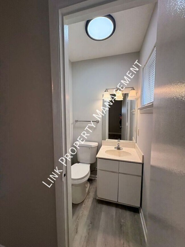 Building Photo - 3403/3405 Gail