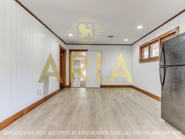 Building Photo - *AVAILABLE FOR IMMEDIATE MOVE IN!* UPDATED...