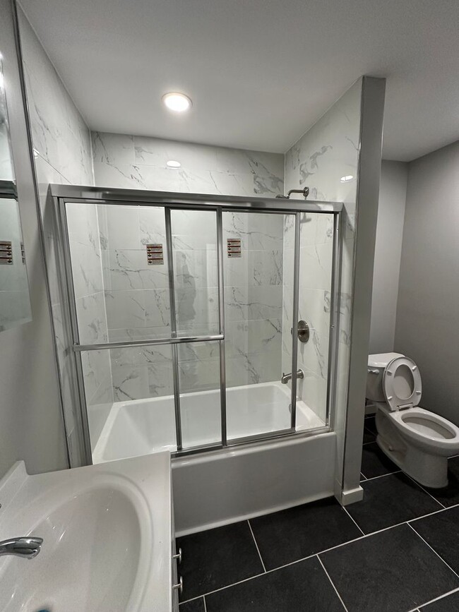 Building Photo - Beautifully renovated 3 bed/1.5 bath