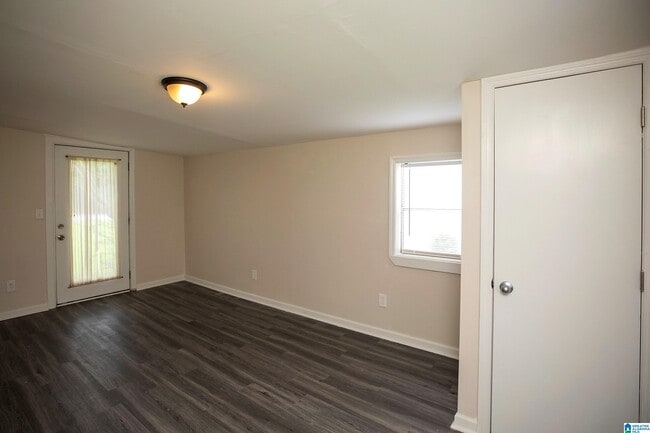 Building Photo - 1133 7th Ave