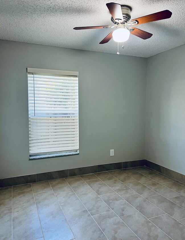 Building Photo - 2386 Harbor Town Dr