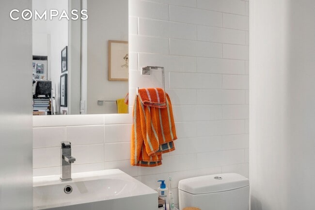 Building Photo - 622 Grand Ave