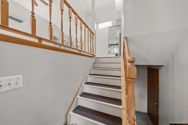 Building Photo - 383 NY-32