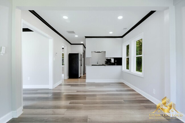 Building Photo - 1439 Westridge Rd SW