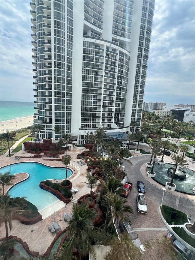 Building Photo - 18201 Collins Ave