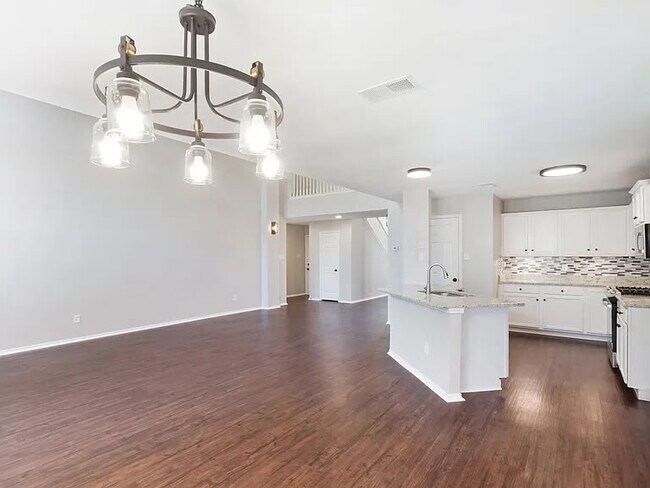 Building Photo - 4729 Woodhaven Ln