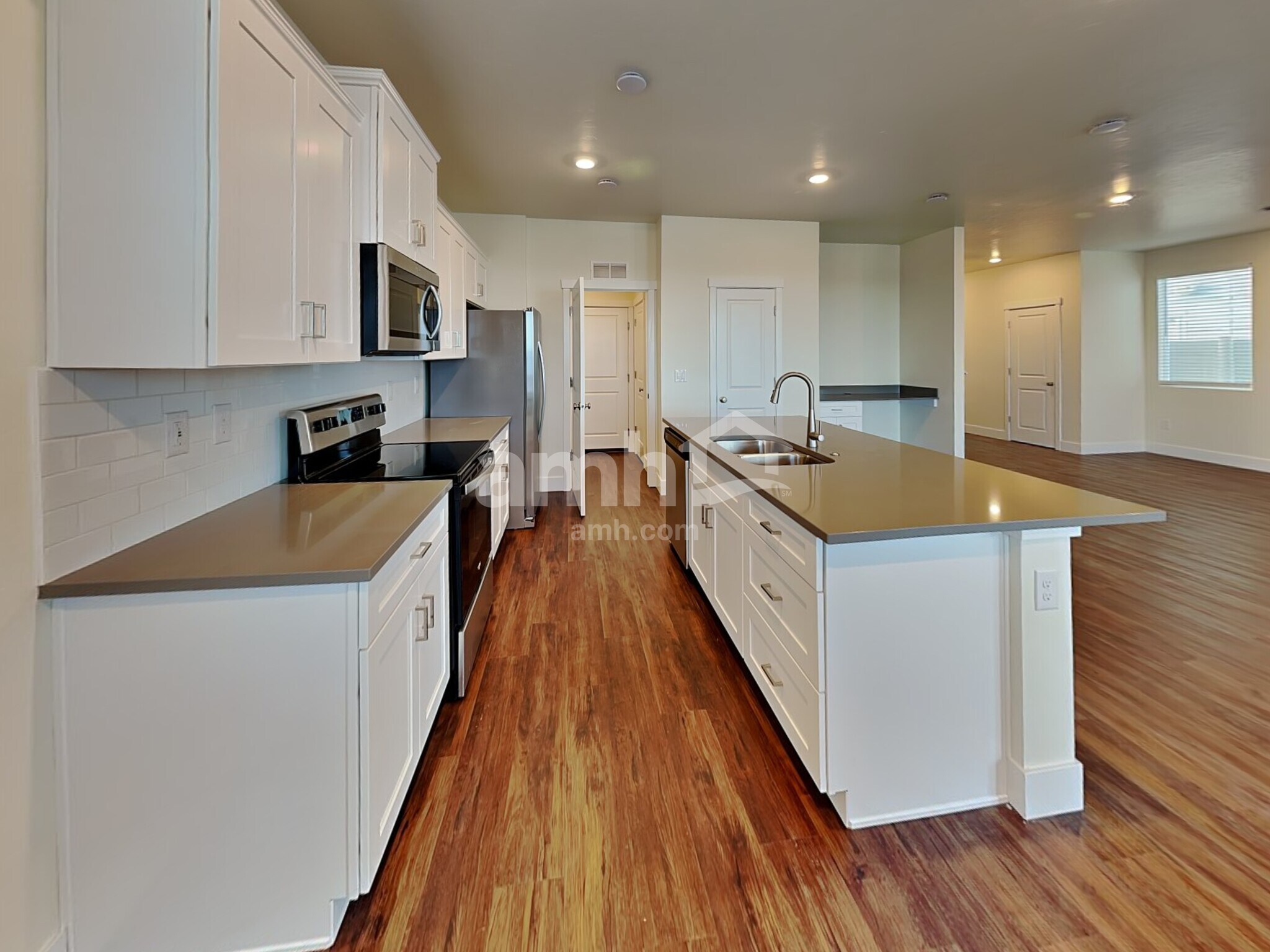 Building Photo - 4065 N Keklik Ave