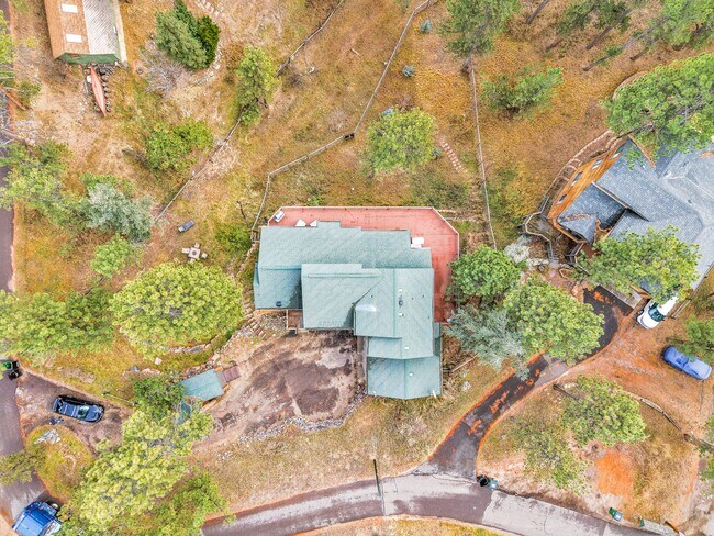 Building Photo - 28384 Kinnikinick Rd