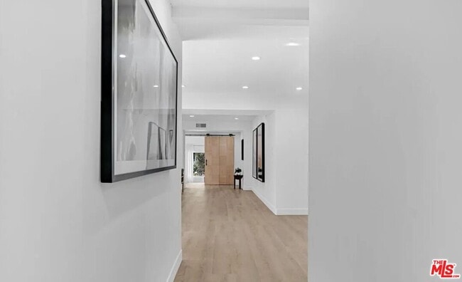 Building Photo - 418 N Bowling Green Way