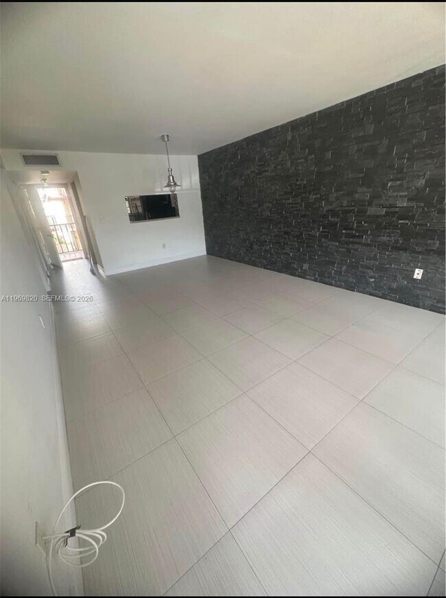 Building Photo - 10845 SW 112th Ave