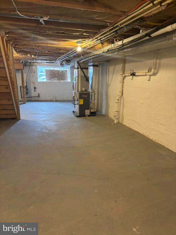 Building Photo - 411 Robert St