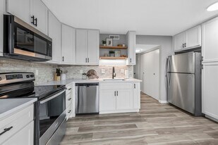 Building Photo - 1835 Mansard Dr