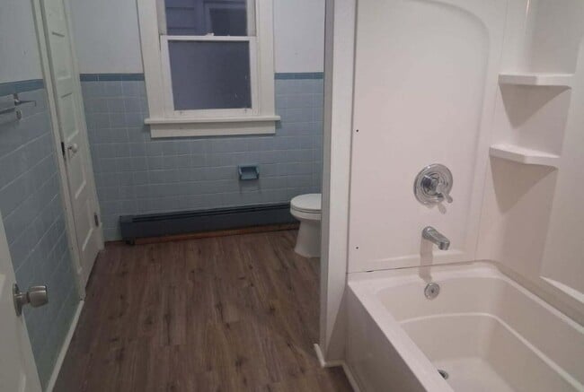 Building Photo - 247 N Main St