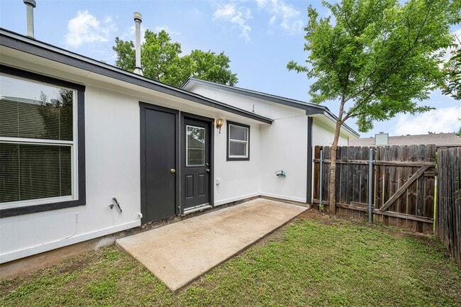 Building Photo - 613 Broken Bow Dr