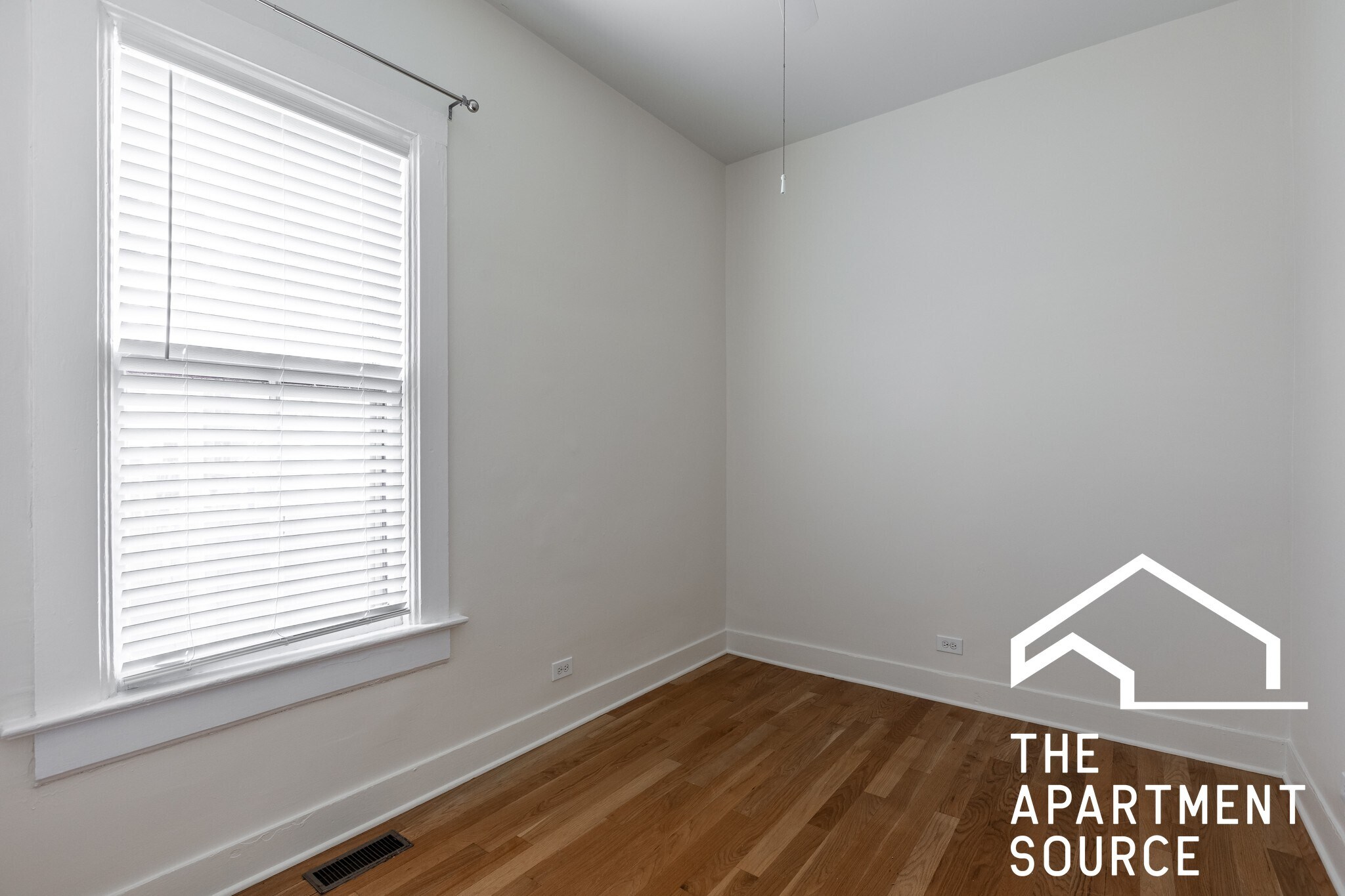 Building Photo - 4410 N Greenview Ave