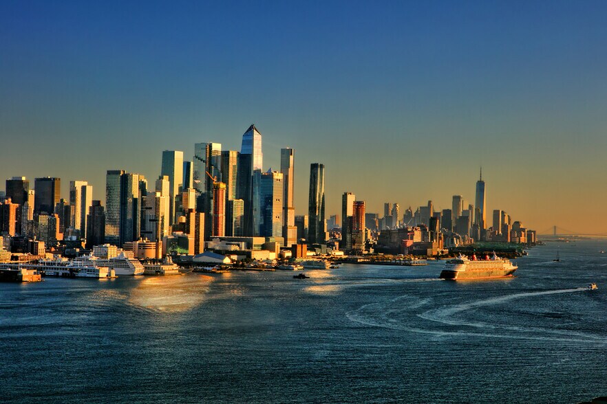 Building Photo - 6050 Boulevard E