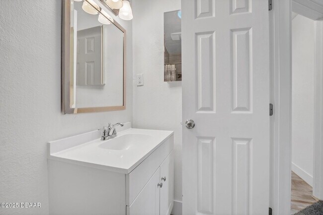 Building Photo - 450 Lambert Ave