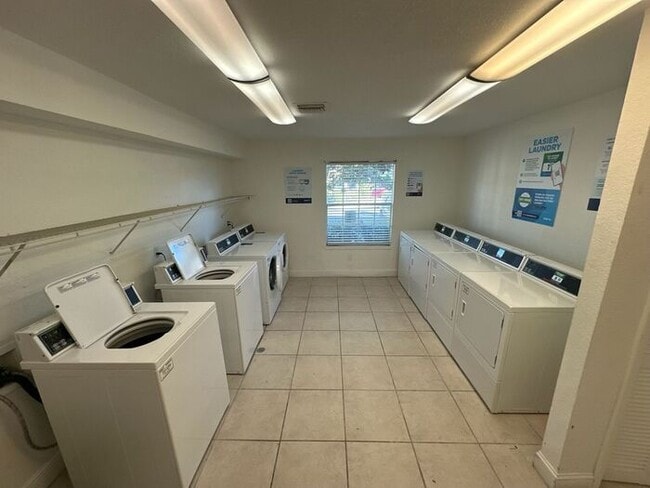 Building Photo - Cozy 1 Bedroom/1 Bathroom Near Millennium Mall!