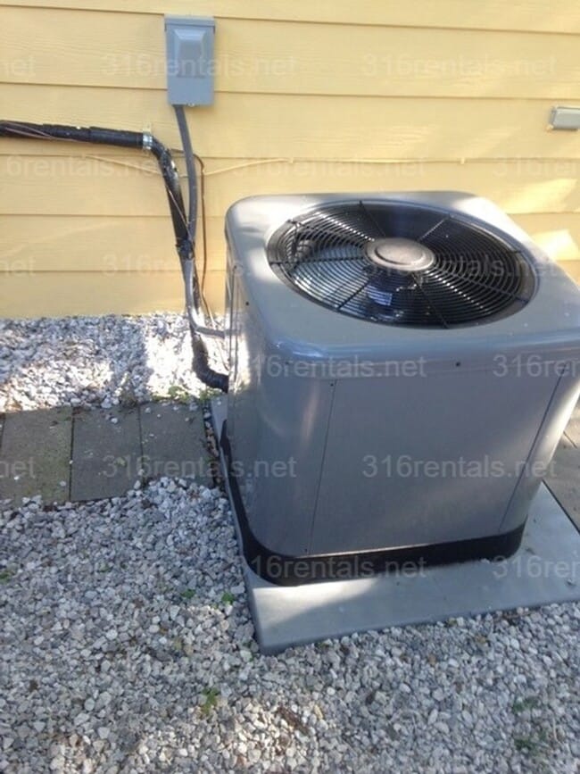 Building Photo - $700 - 1 bed 1 bath - Single Family Home