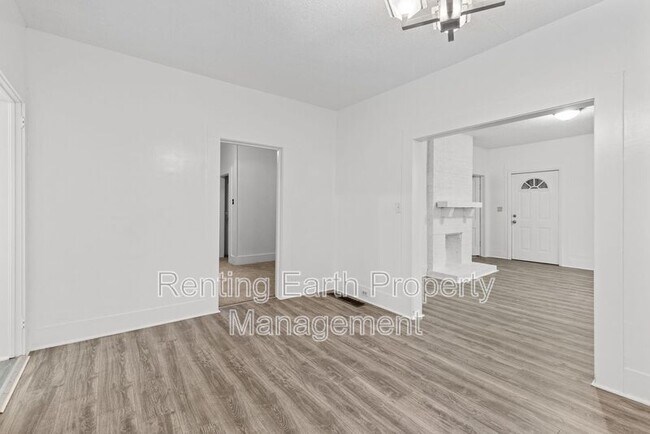 Building Photo - 4732 Court S