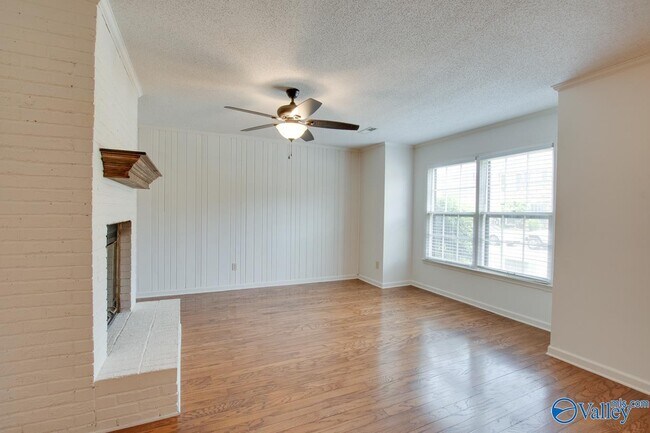 Building Photo - 1008 Heatherwood Dr SE