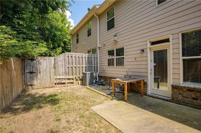 Building Photo - 2249 Knoxhill View