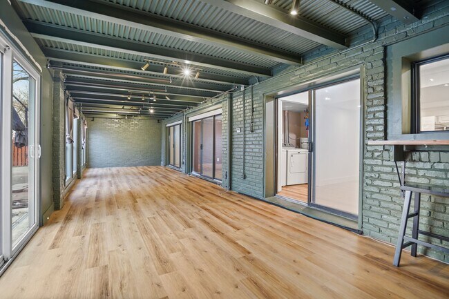 Building Photo - 6620 Upton Ln