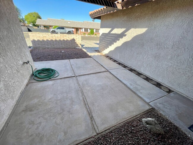 Building Photo - Mesa Del Sol with Mountain Views