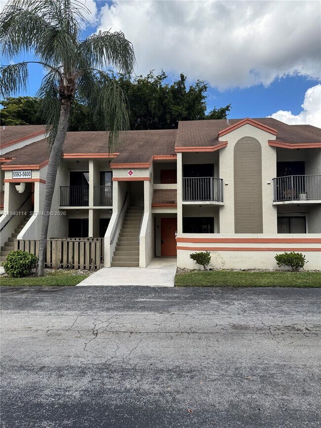 Building Photo - 5595 Courtyard Dr