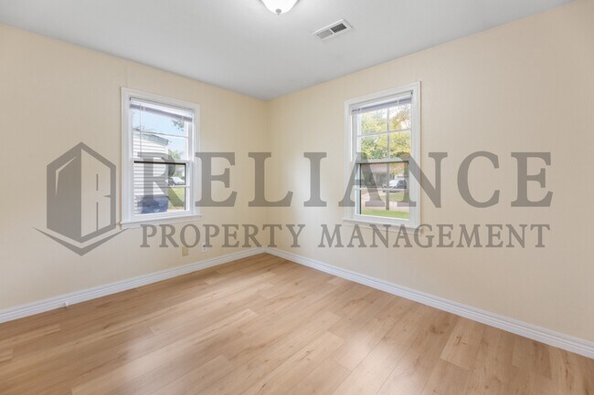 Building Photo - 1022 S Yale St