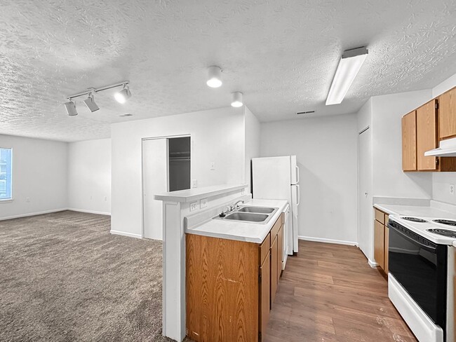 Building Photo - Battle Creek 3 Bedroom / 2 Bath Apartment – Available Now!