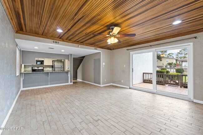 Building Photo - 6901 N Lagoon Dr