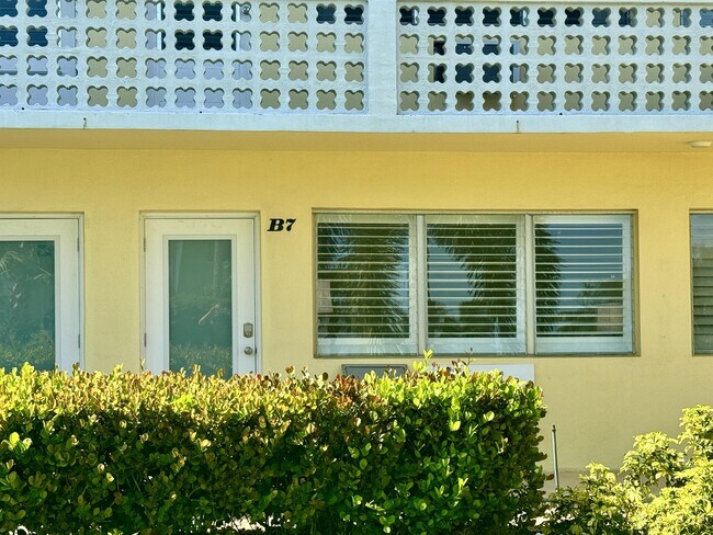 Building Photo - 473 12th Ave S