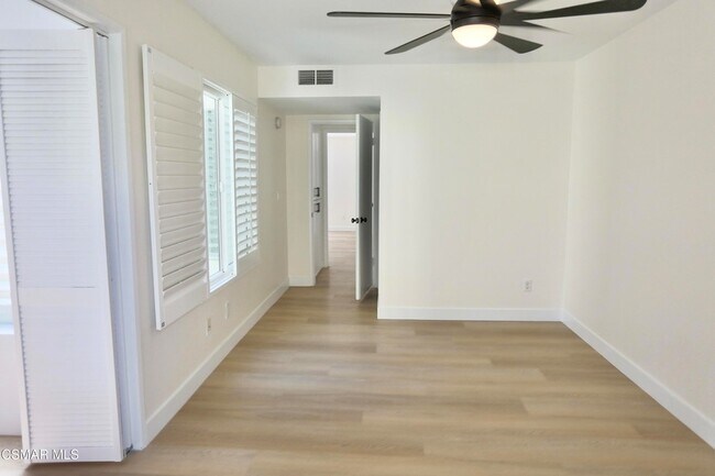 Building Photo - 11738 Moorpark St
