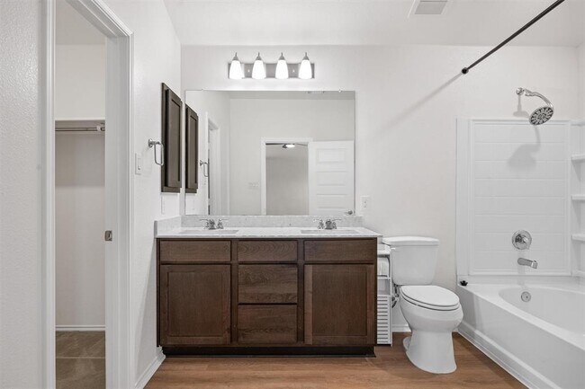 Building Photo - 256 Benmyrtle Trl