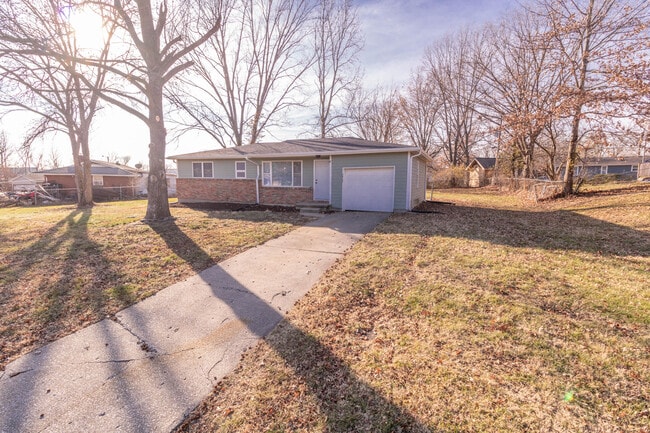 Building Photo - 2405 E Willowbrook