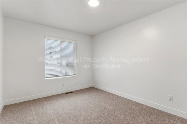 Building Photo - 1045 N 200 W