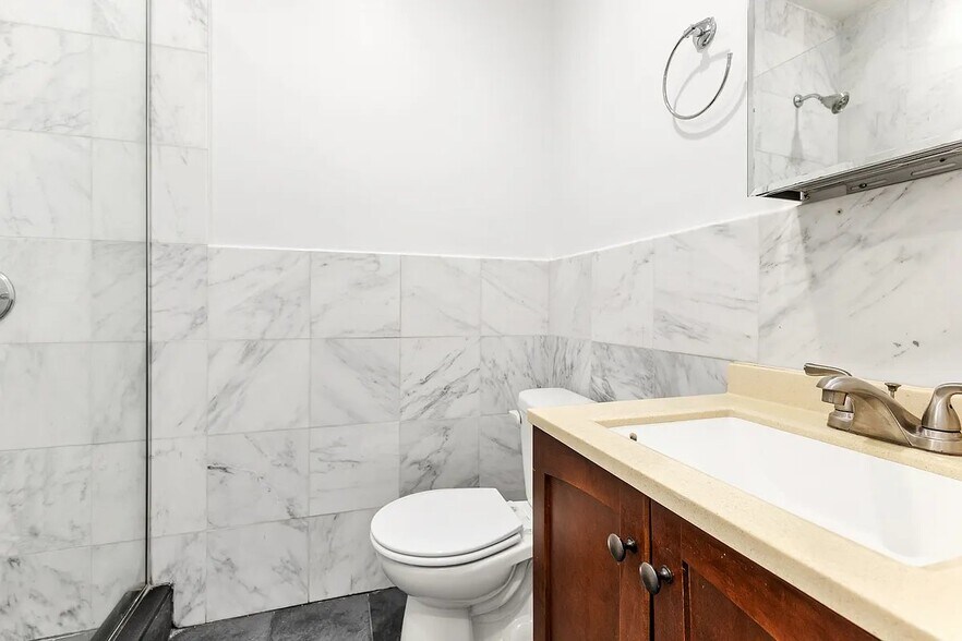 Building Photo - 32 Garnet St